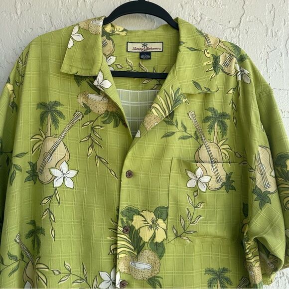 TOMMY BAHAMA Shirt Men Large Silk Hawaiian Floral Guitar Coconut Resort Camp - Picture 2 of 7